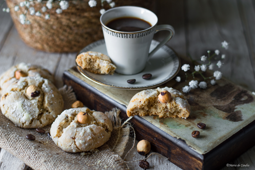 Biscotti morbidi nocciola e caffè