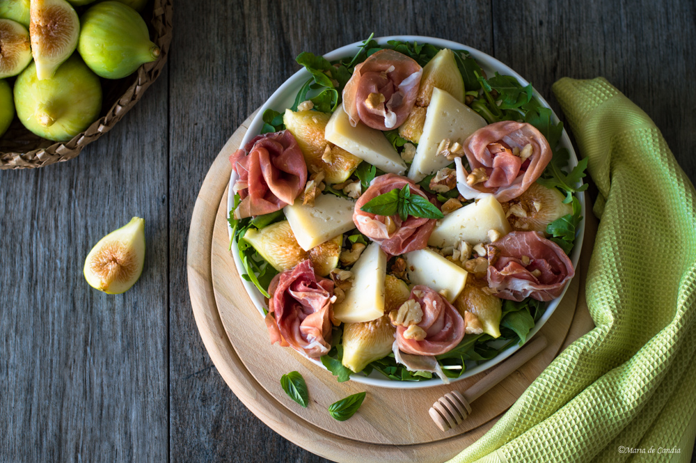 Insalata con fichi, prosciutto e caprino