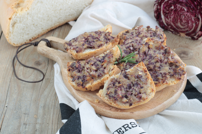 Crostini allo stracchino