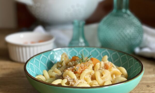 Pasta con sugo di zucca e salsiccia