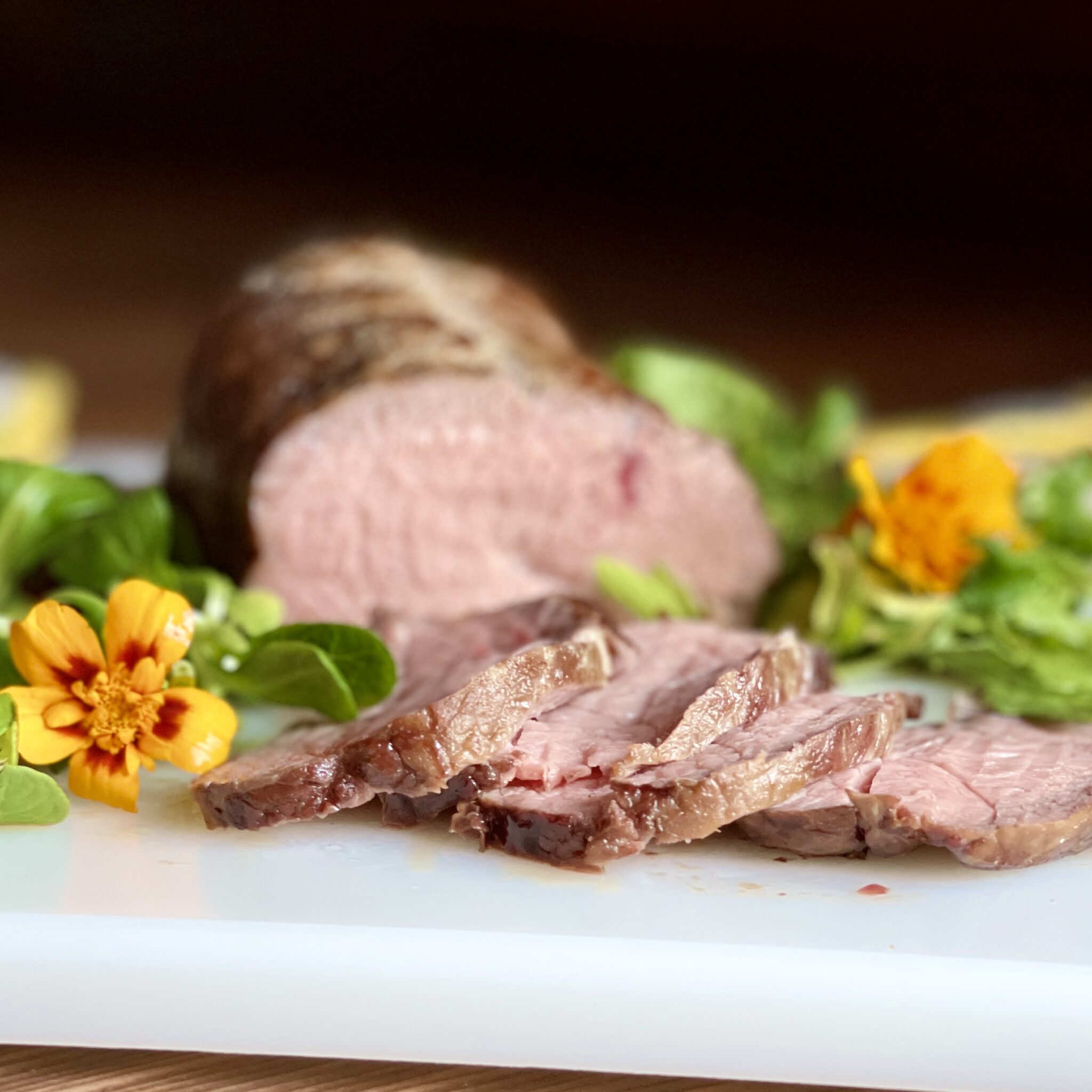 L'arrosto di manzo cotto a bassa temperatura è un secondo piatto