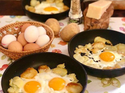 Patate in padella con le uova