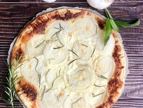 Sfogliata alle cipolle e rosmarino