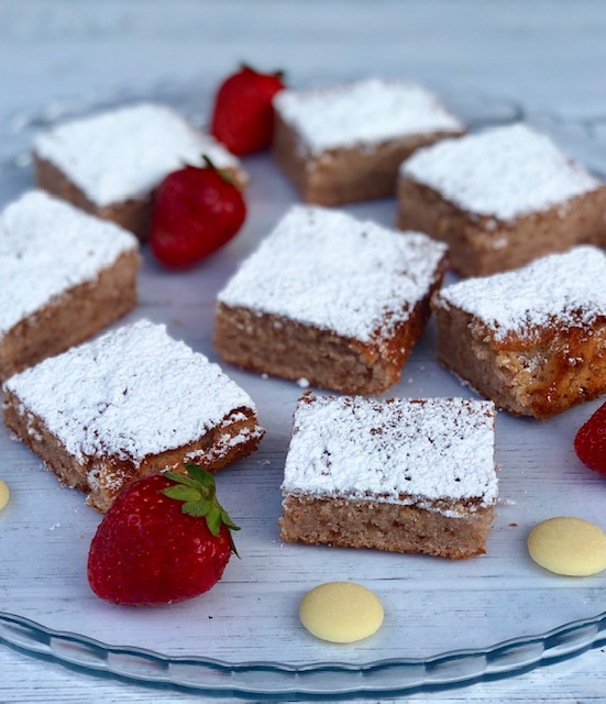 Brownies alle fragole e cioccolato bianco
