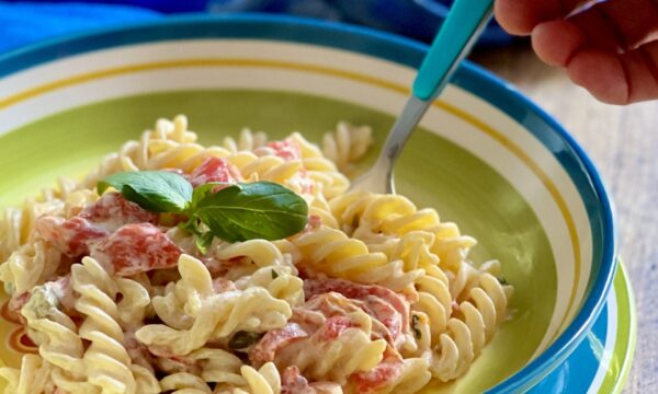 Pasta cremosa ai peperoni e capperi