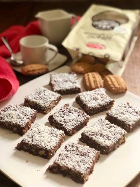 quadrotti di biscotti e cioccolato senza cottura