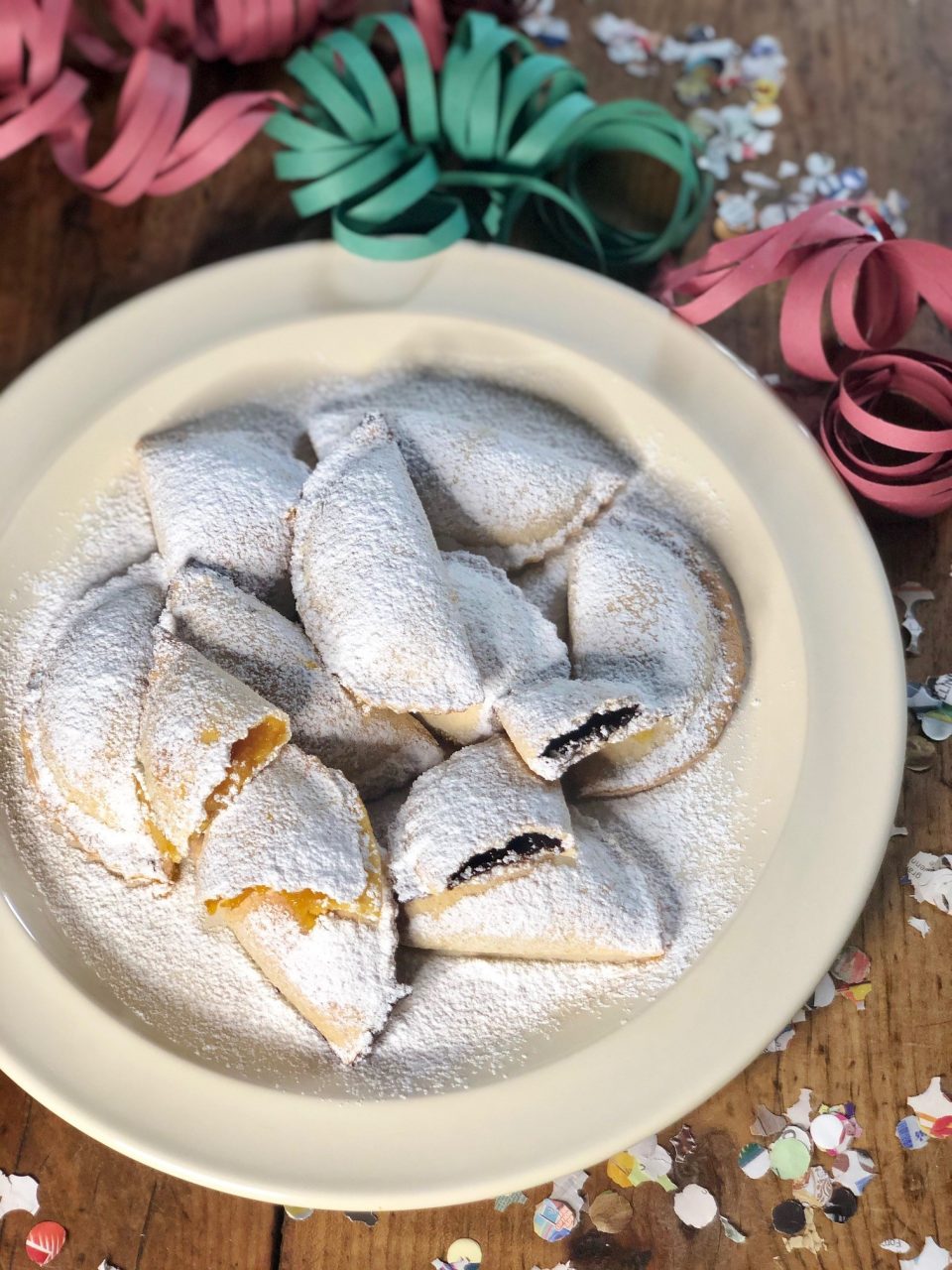 Ravioli dolci di Carnevale ripieni di marmellata