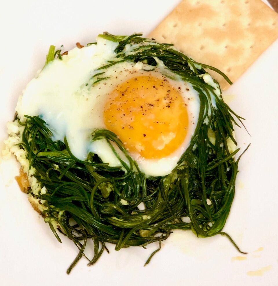 Cestini di agretti con le uova