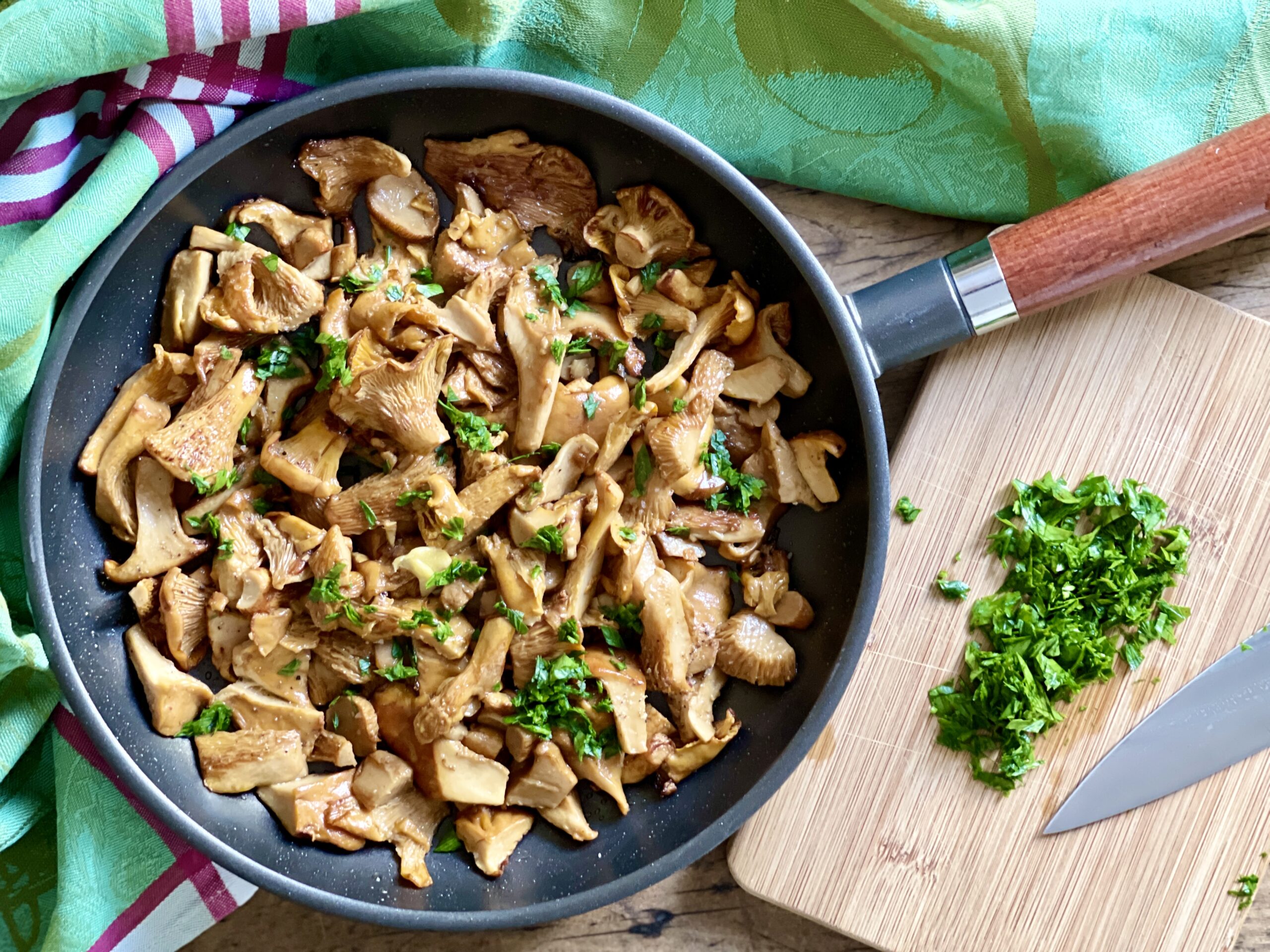 I Funghi Galletti O Finferli Trifolati Sono Un Contorno Squisito Facile E Veloce 