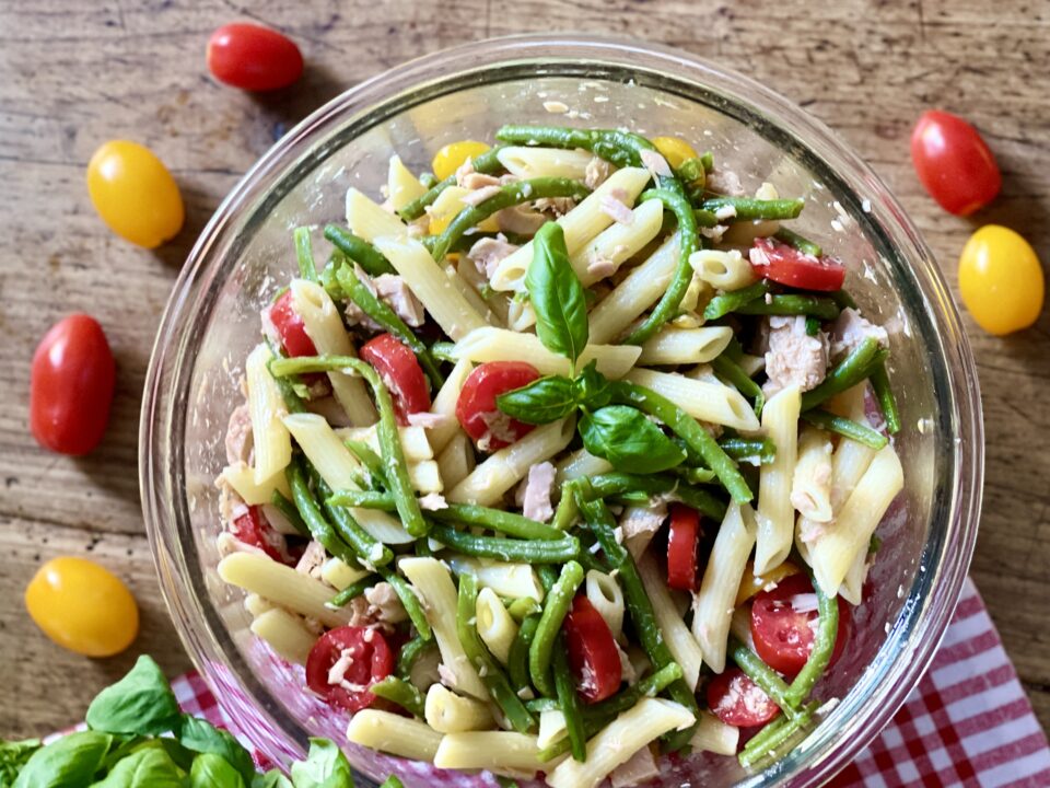 Pasta fredda con fagiolini, tonno e pomodorini