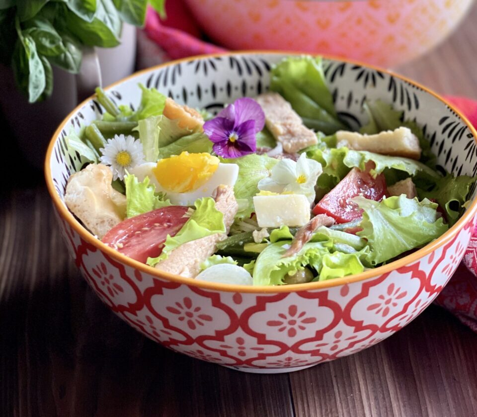 Il cundigiun genovese o condiglione, l'insalatona estiva da servire come piatto unico