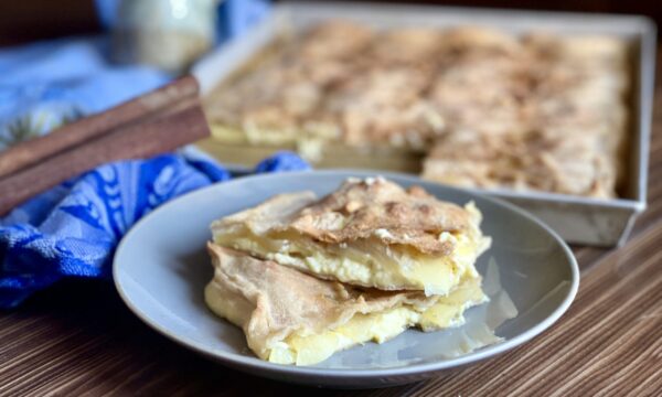 Focaccia dolce ripiena di crema pasticcera e mele