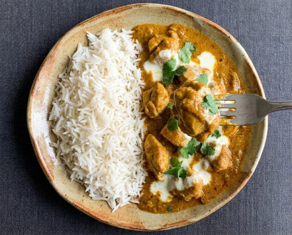 Pollo al curry con yogurt: saporito, leggero e pronto in 30 minuti!