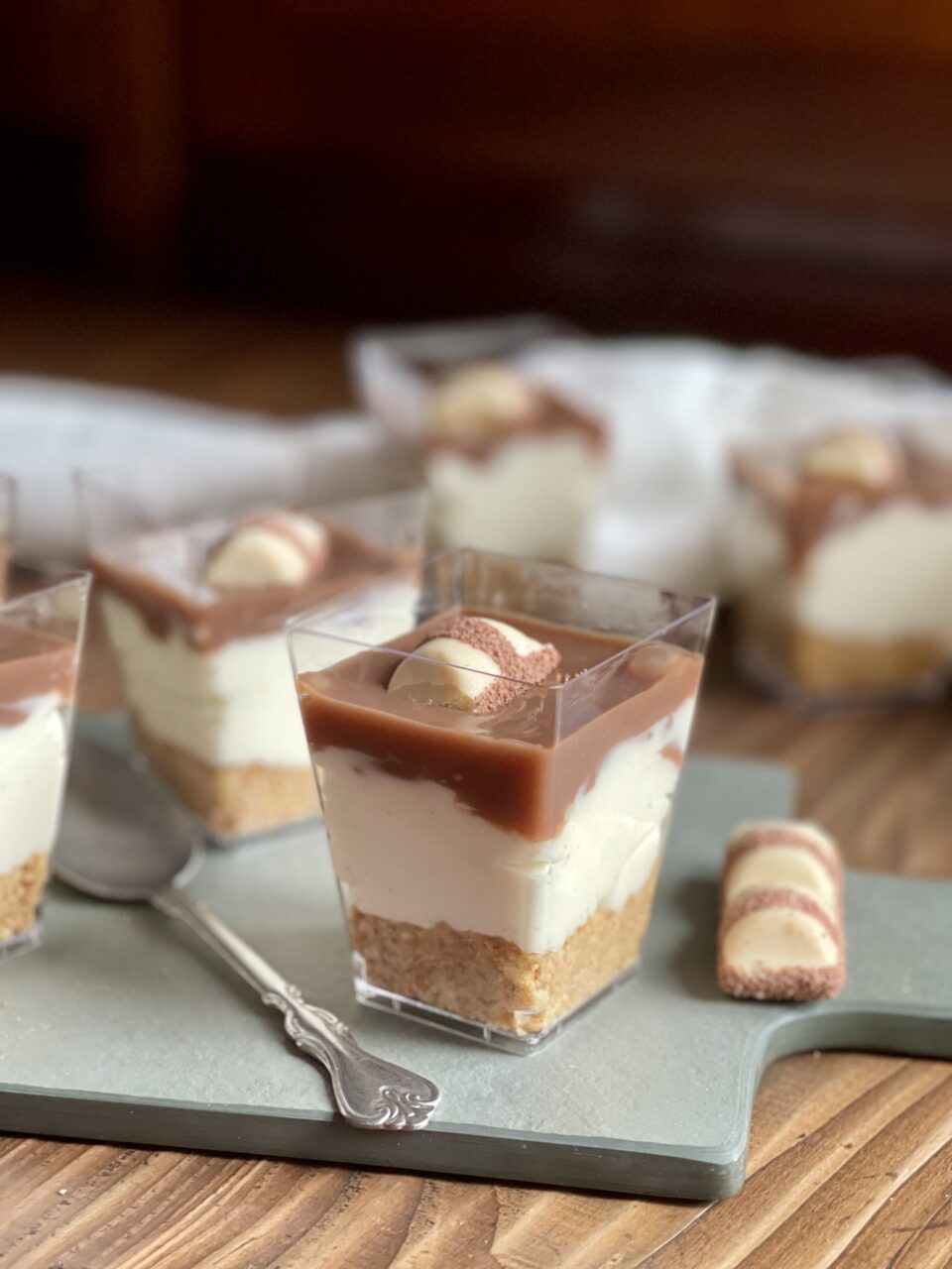 Cheesecake al cucchiaio con le barrette Kinder