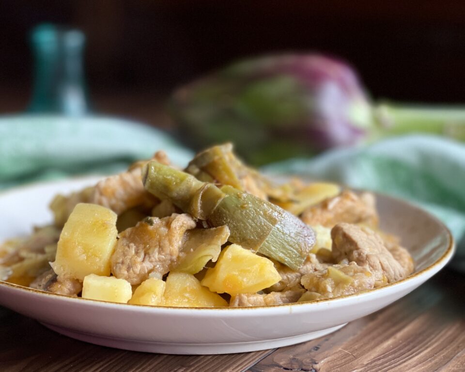 Stufato di carne con patate e carciofi