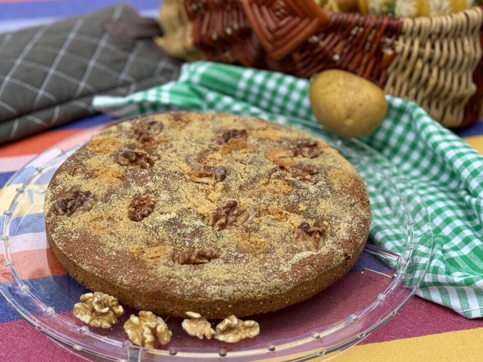 Torta campagnola di noci e patate, senza farina