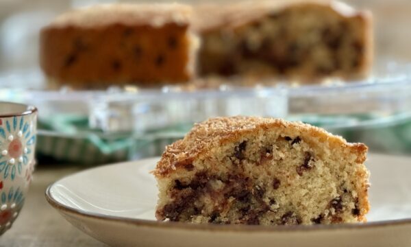 Torta con yogurt, cocco e cioccolato senza bilancia