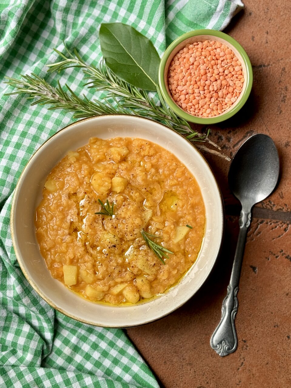 Zuppa di lenticchie rosse e patate