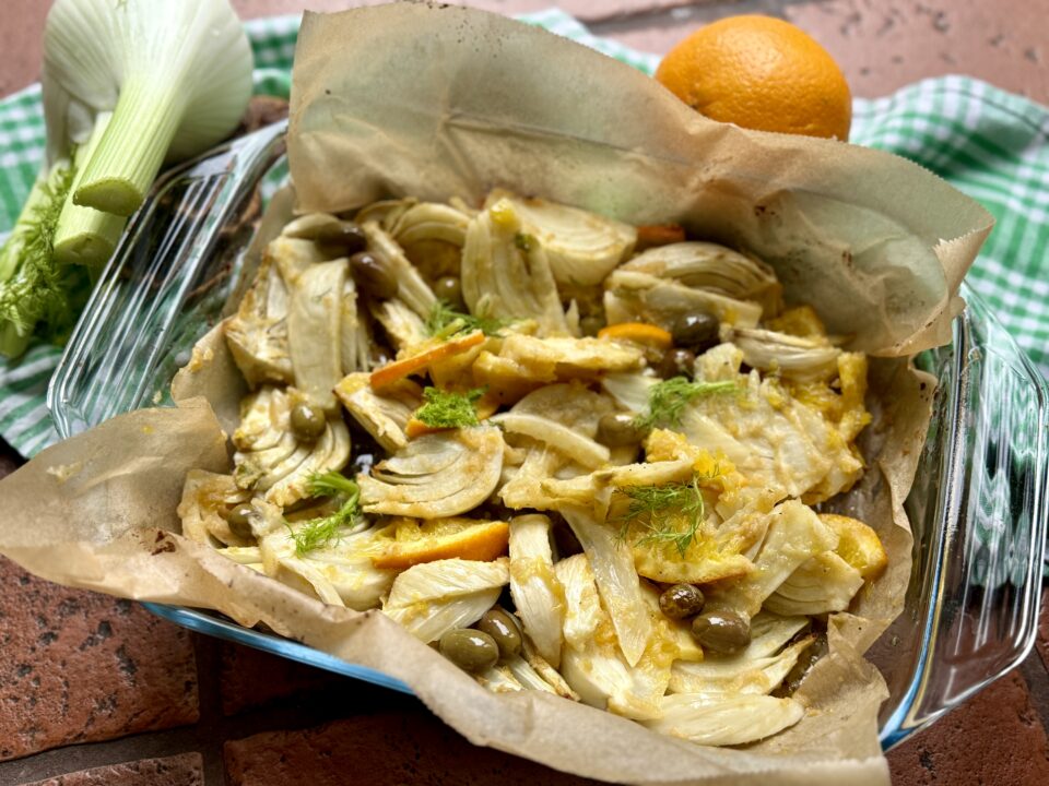 Finocchi gratinati al forno con arance e olive