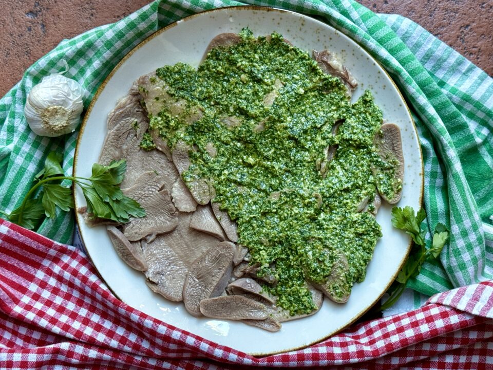 Lingua con salsa verde