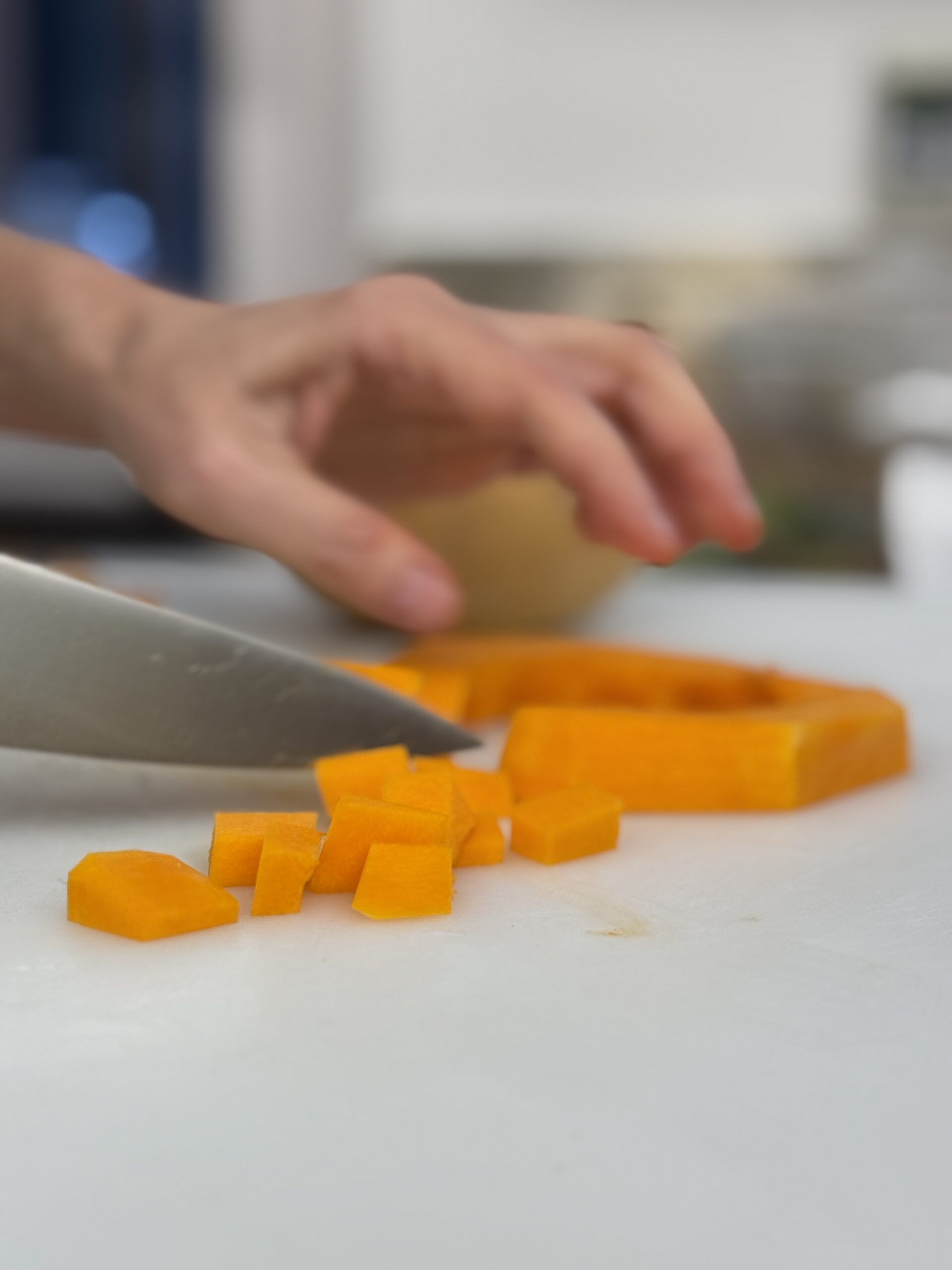 Tagliare la zucca a dadini