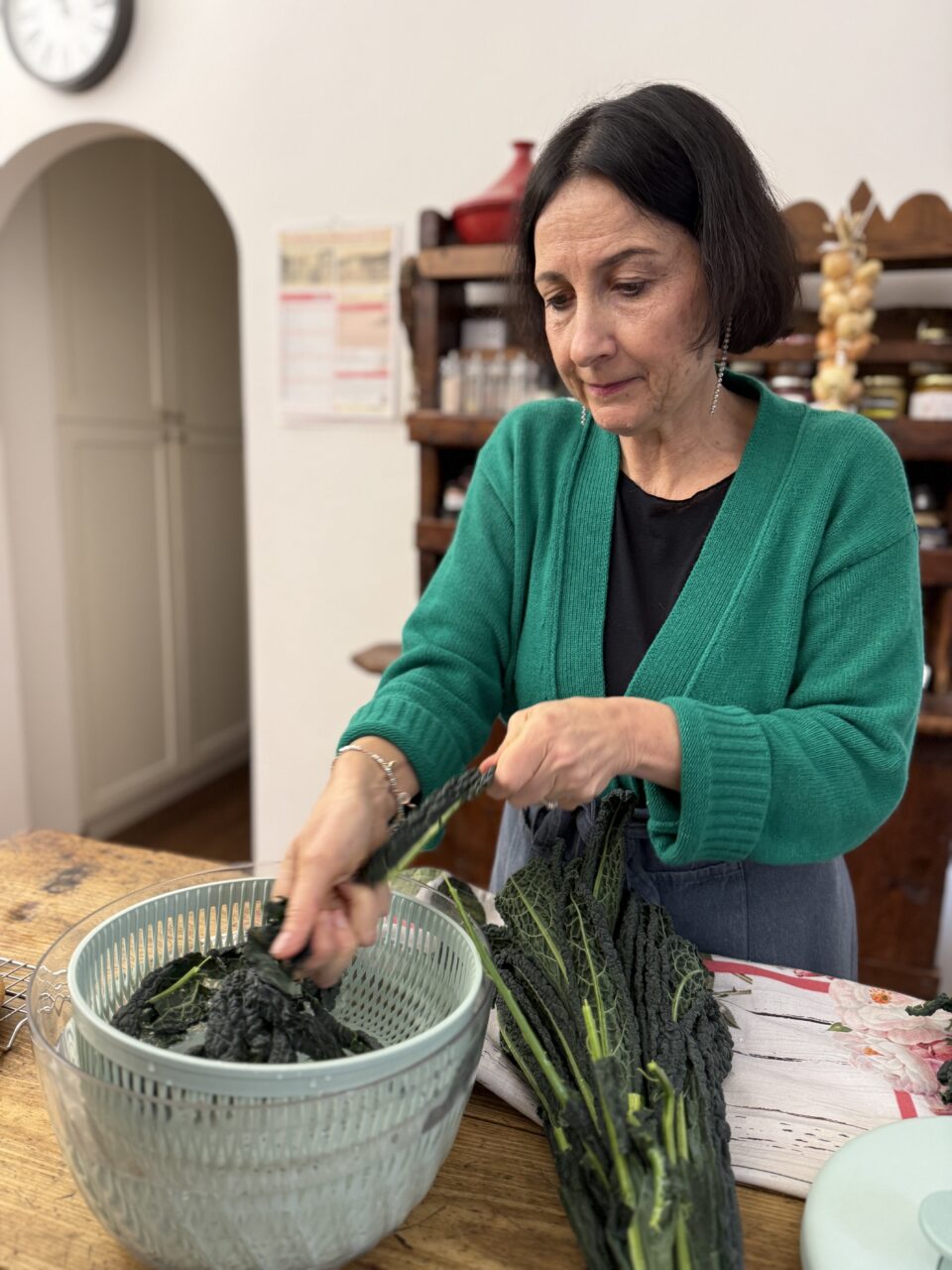 Pulire il cavolo nero