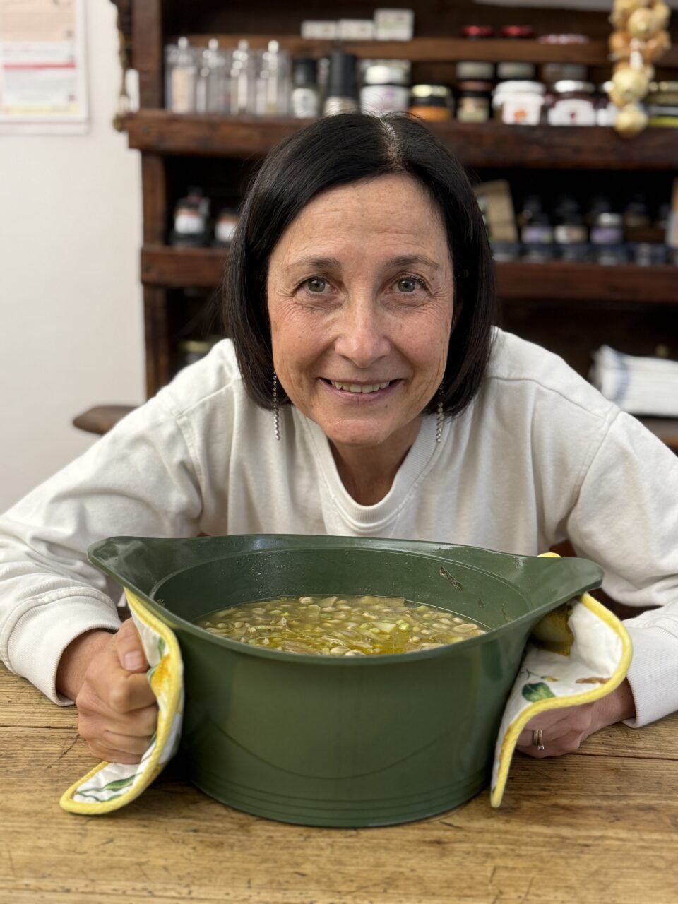 Zuppa di fave, piselli, carciofi e patate