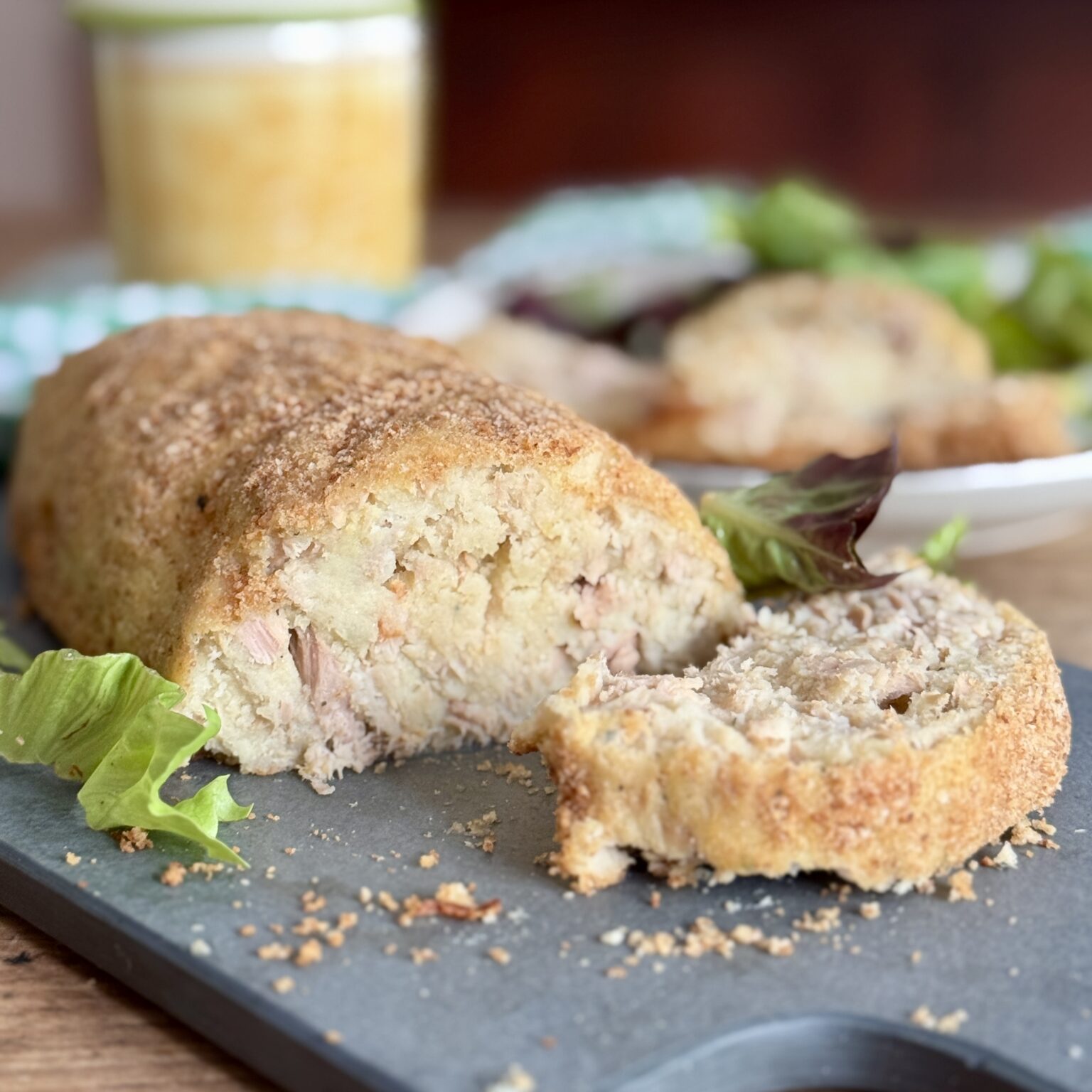 Il polpettone di tonno e patate è una ricetta facile sana e versatile