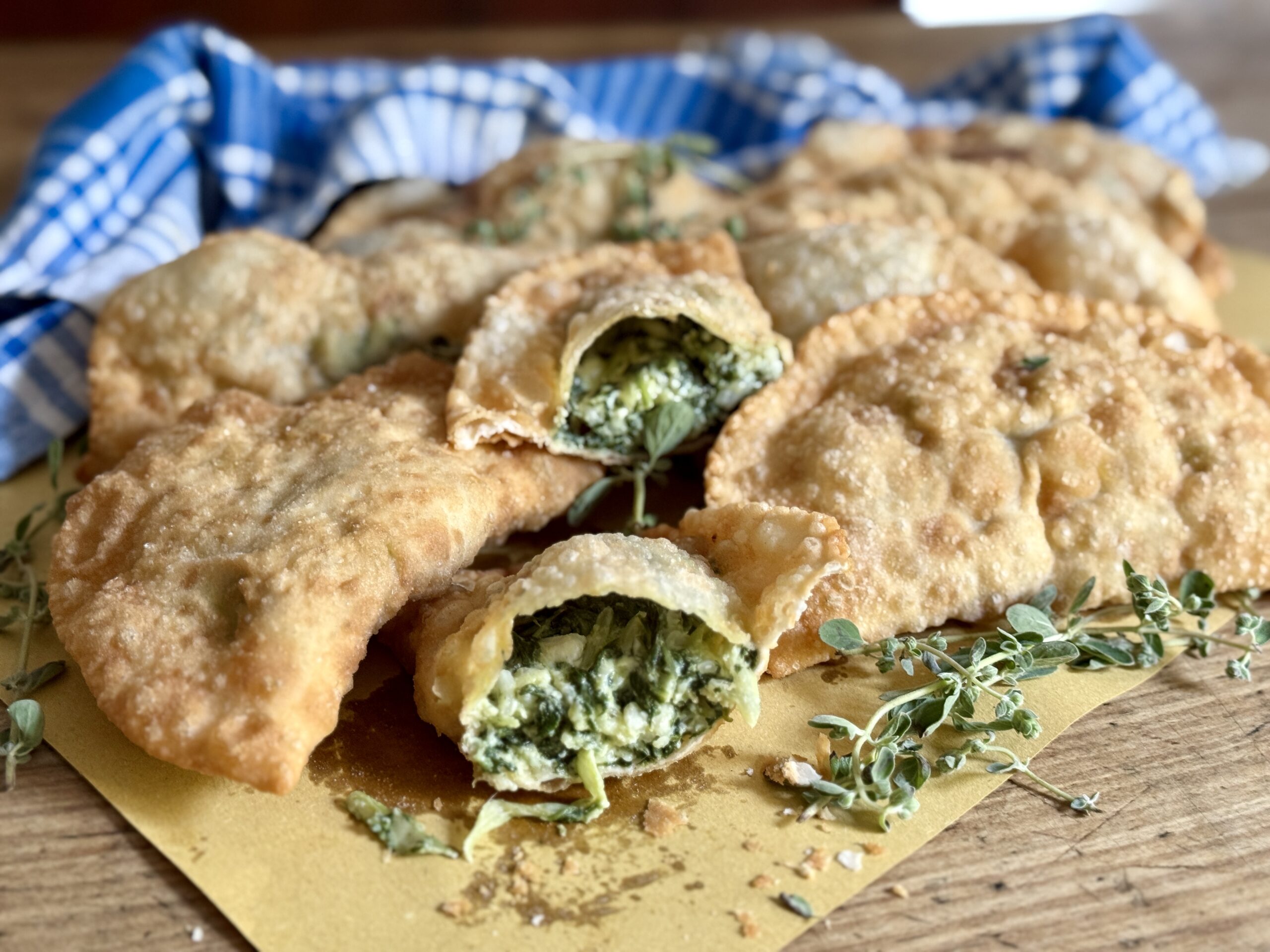 Tortelli di Terzorio: fritti in olio extravergine di oliva e ripieni di verdura, nati per non sprecare nulla