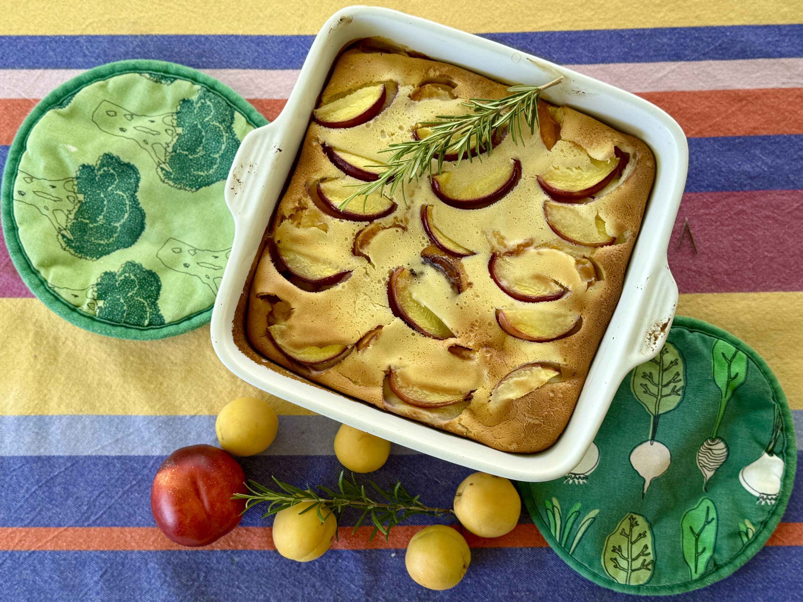 Flan albicocche e pesche con rosmarino: un dolce semplice e profumato