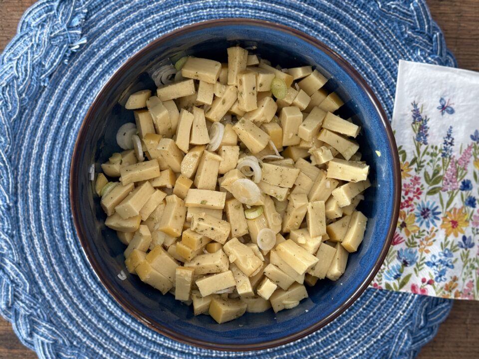 Insalata di panissa ligure con cipollotti freschi: ricetta senza glutine e vegana