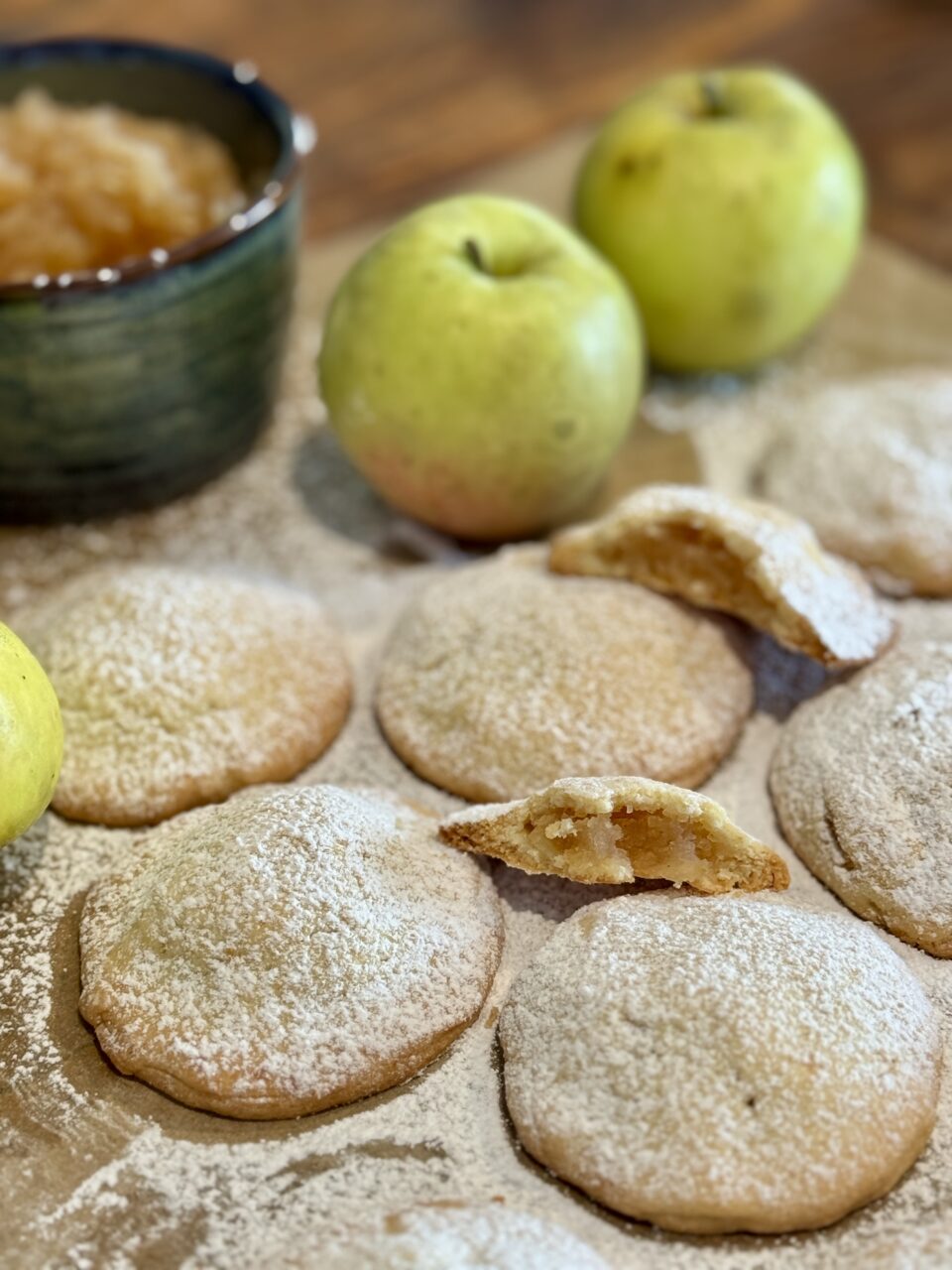 Biscotti ripieni di mele, semplici e genuini come quelli di una volta