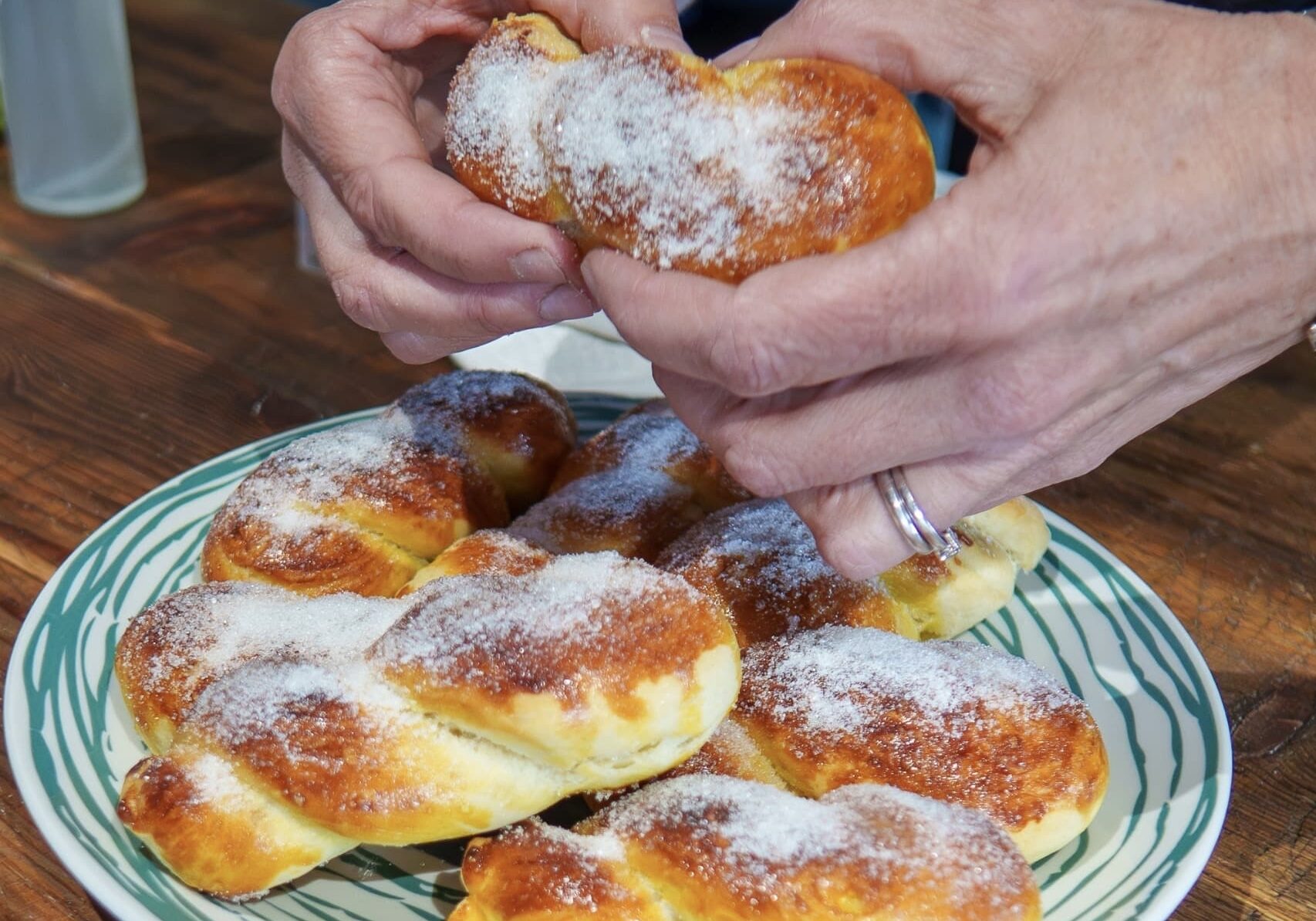 Brioches fatte in casa morbide e profumate: con l’impasto soffice ispirato alle michette di Dolceacqua