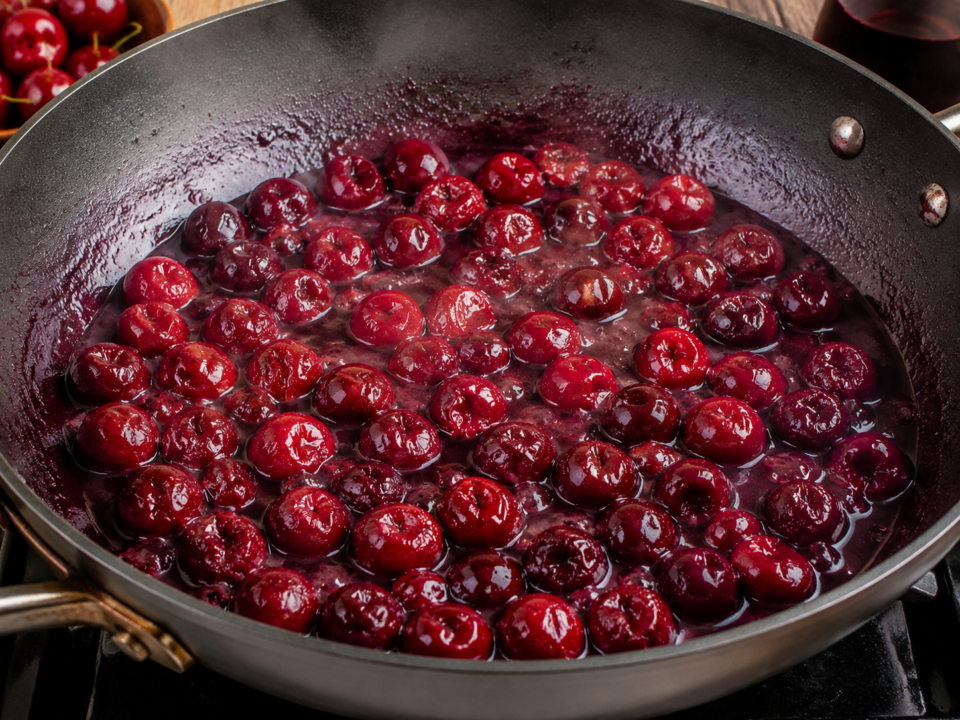 Ciliegie cotte con vino