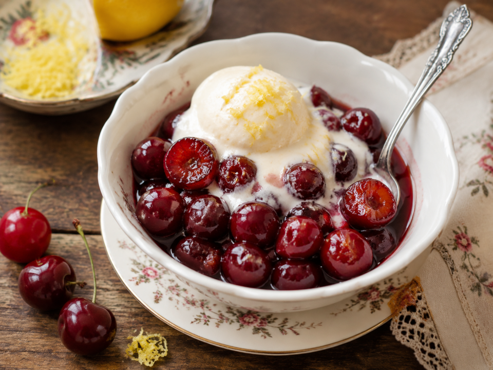 Ciliegie cotte con gelato