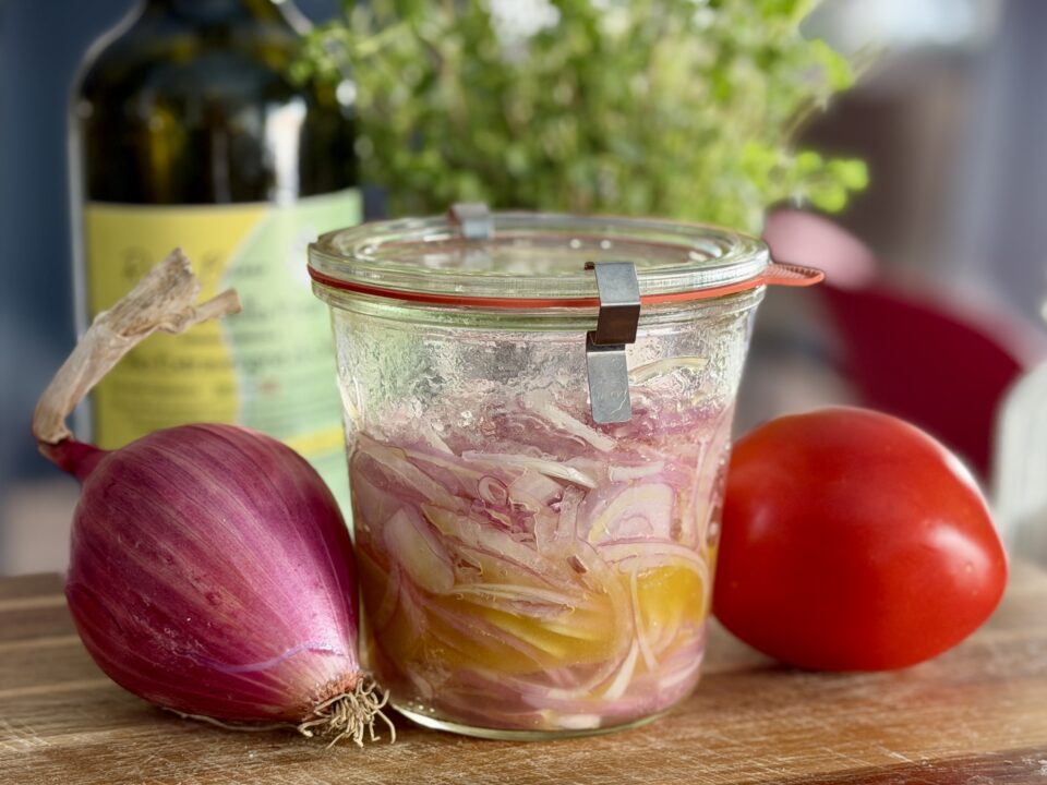Il trucco per mangiare le cipolle crude senza rinunciare al gusto