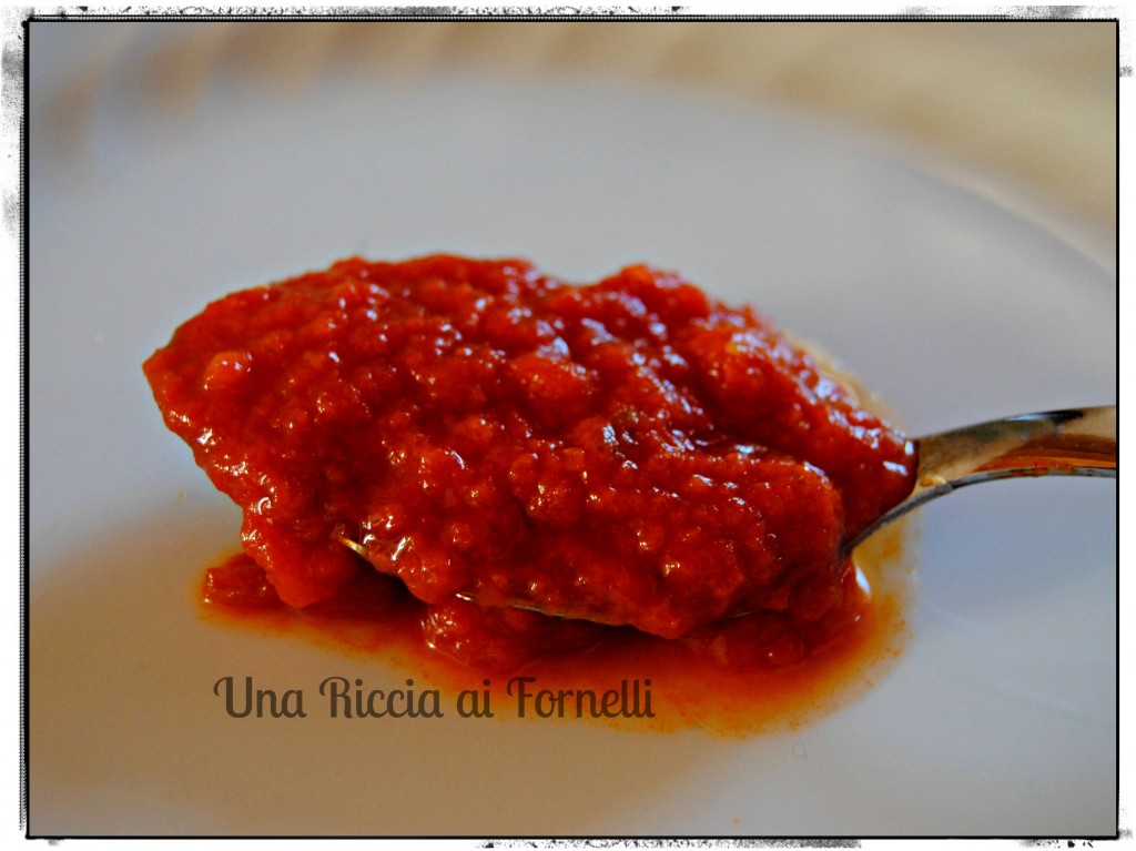 Sugo di pomodoro senza soffritto - Ricetta sugo - Come si fa il sugo