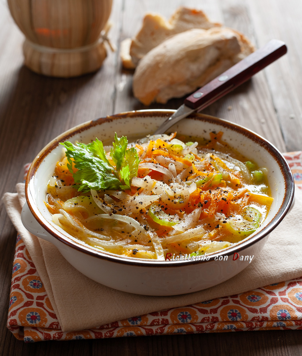 Zuppa di carote sedano e cipolla