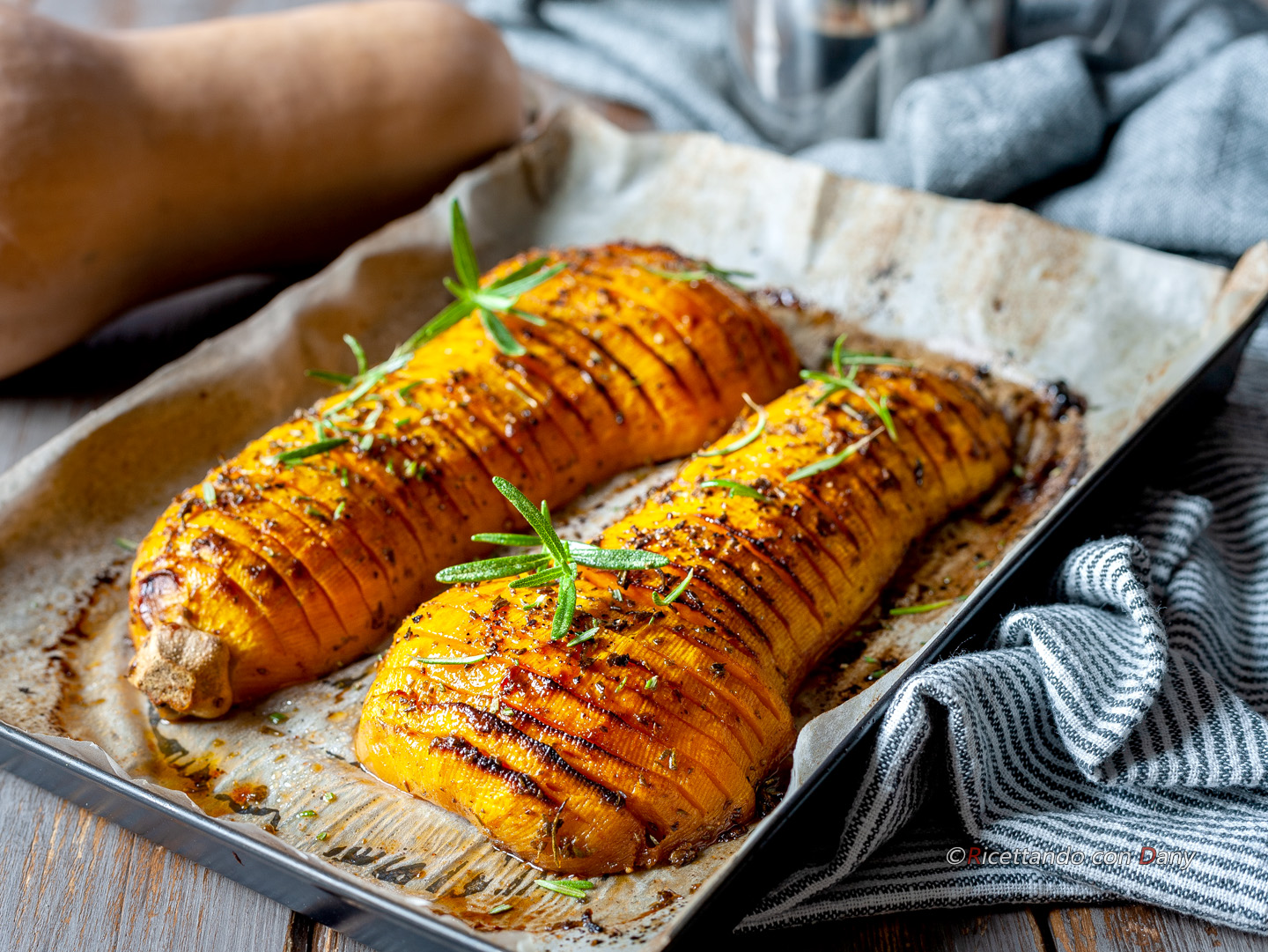 Zucca butternut Hasselback glassata, ricetta con cottura al forno