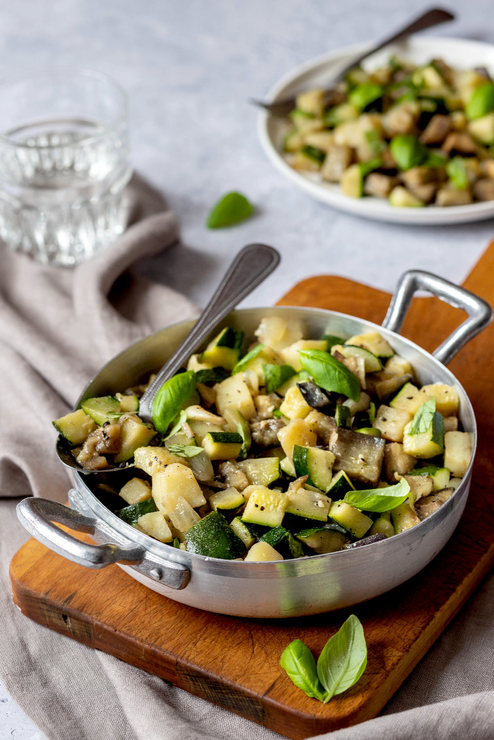 contorno di zucchine con patate e melanzane