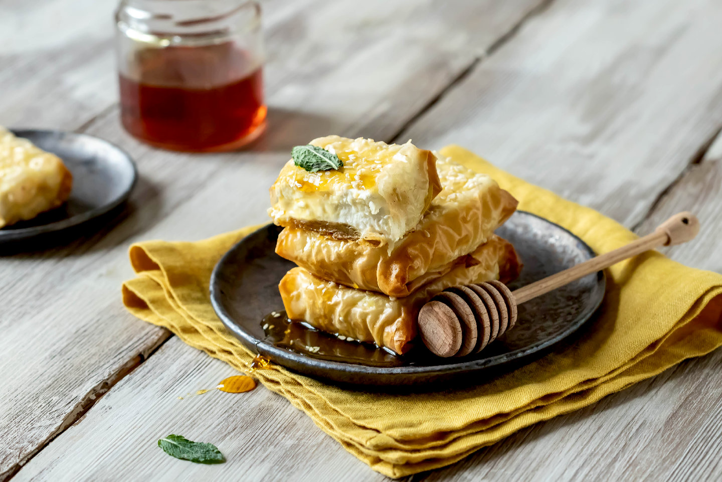 Feta al forno in pasta fillo, ricetta sfiziosa