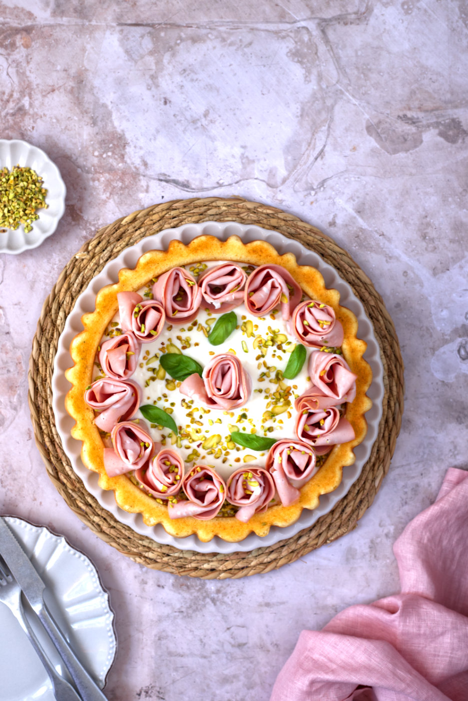 crostata morbida salata con stracchino e mortadella