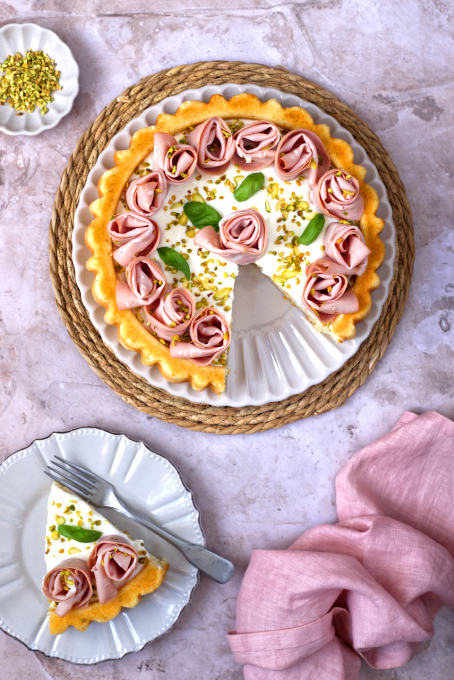 crostata morbida salata con stracchino e mortadella