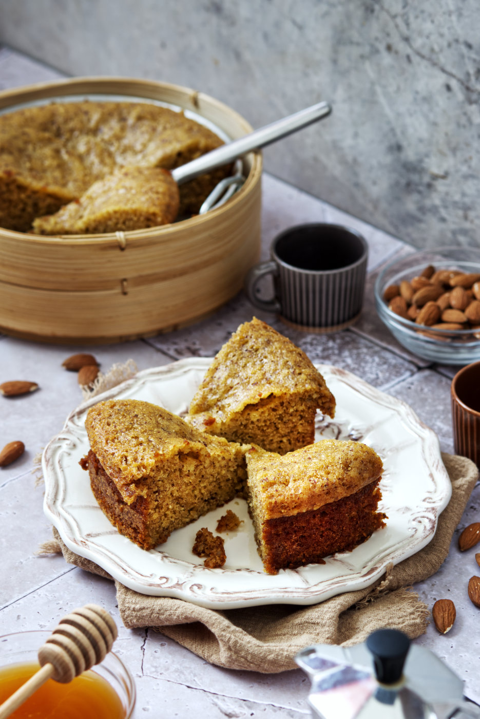 torta al miele e mandorle cotta al vapore