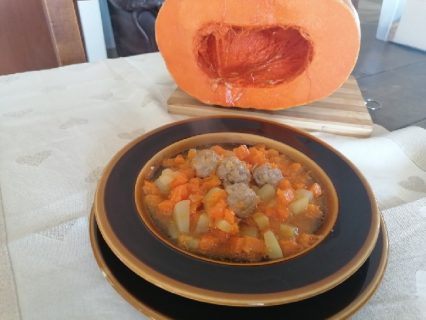 zuppa di zucca tartufata con polpettine di carne