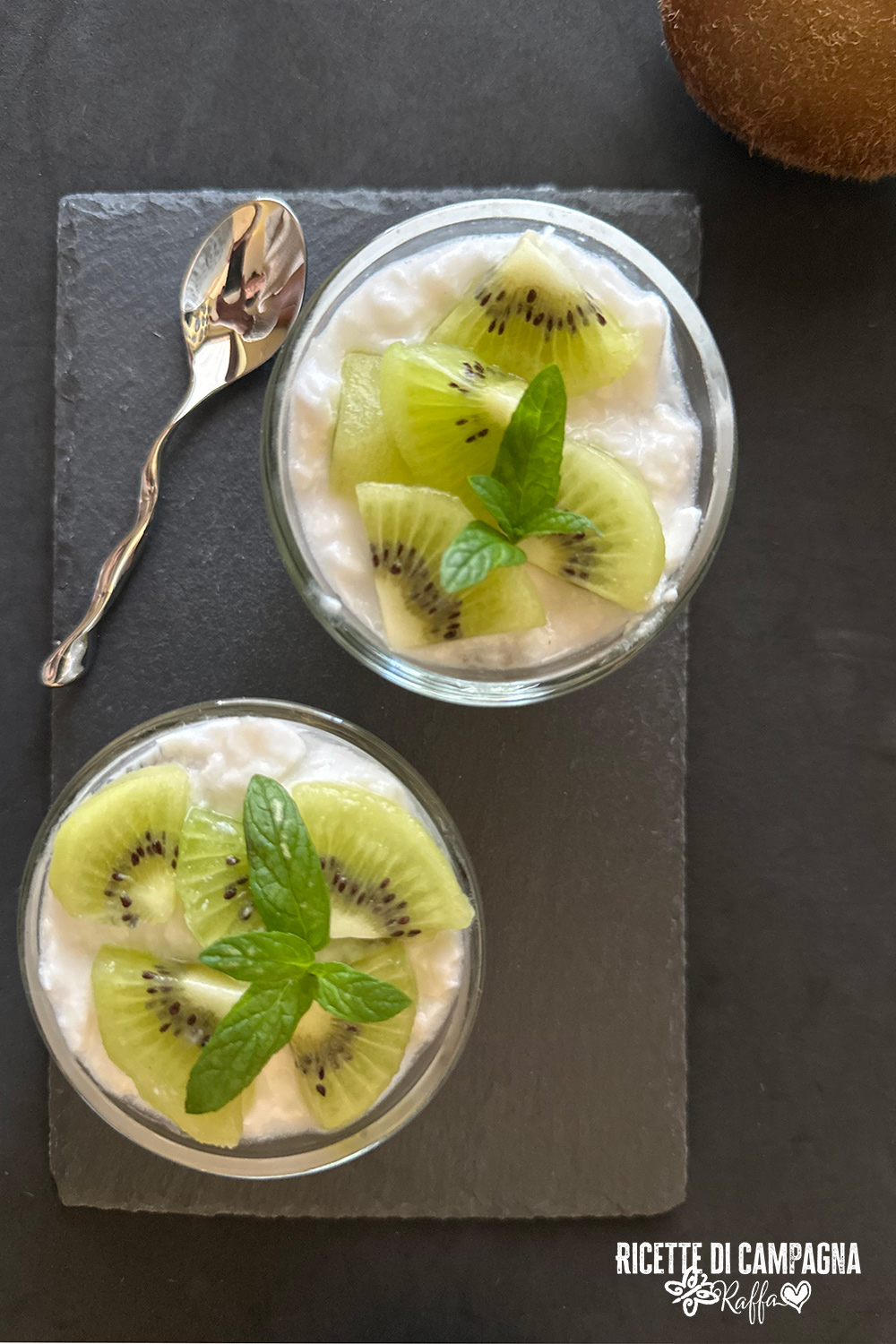 chia pudding al latte di cocco e kiwi