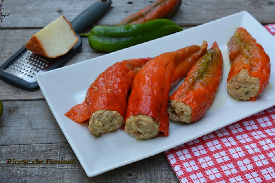Peperoni ripieni di carne leggeri in pentola