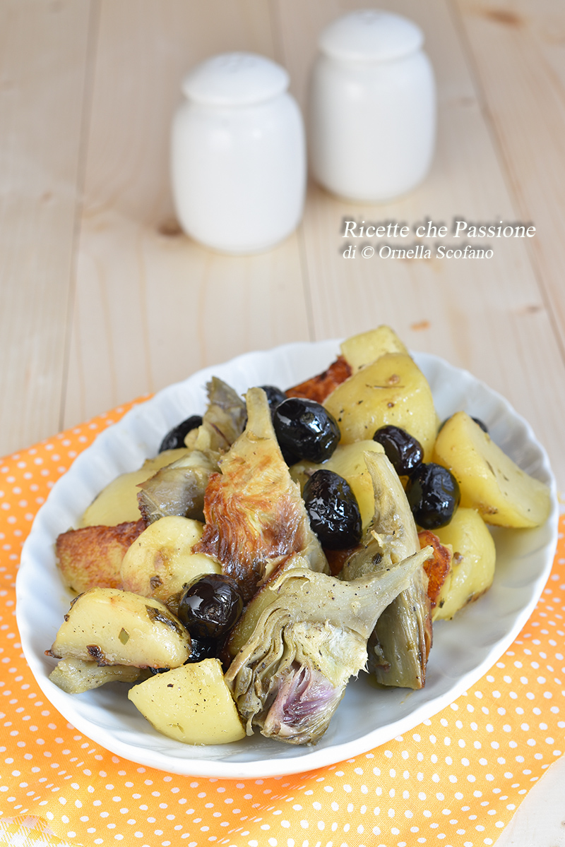 patate con carciofi in padella in umido con olive nere