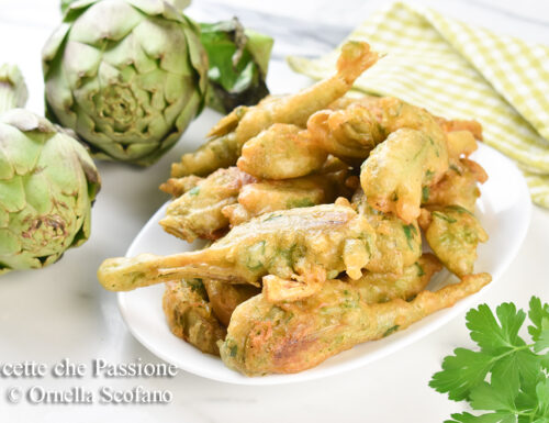 Carciofi fritti in pastella gonfia e croccante al pecorino