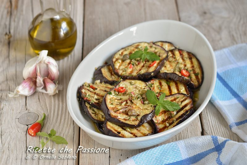 Melanzane grigliate marinate in modo gustoso